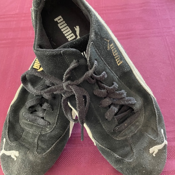 Men’s  Suede Puma shoes - Picture 2 of 4